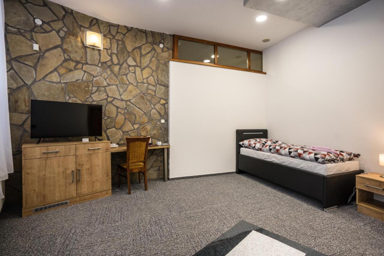 Hotel Somka Drienica Екстериор снимка